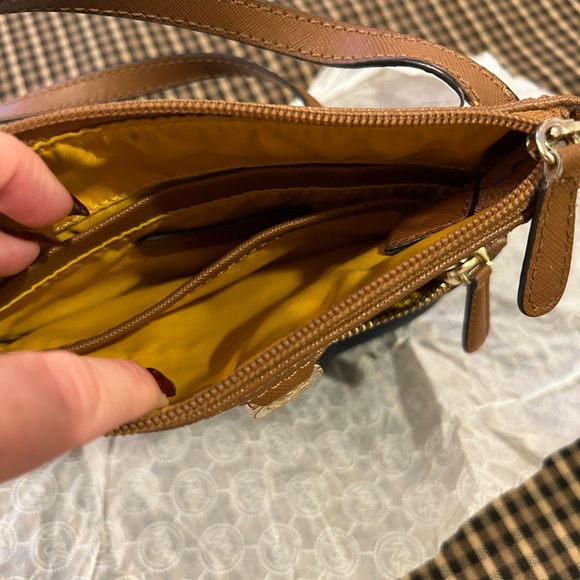 Pew-owned MK Michael Kors Navy blue small bag. - Picture 4 of 9